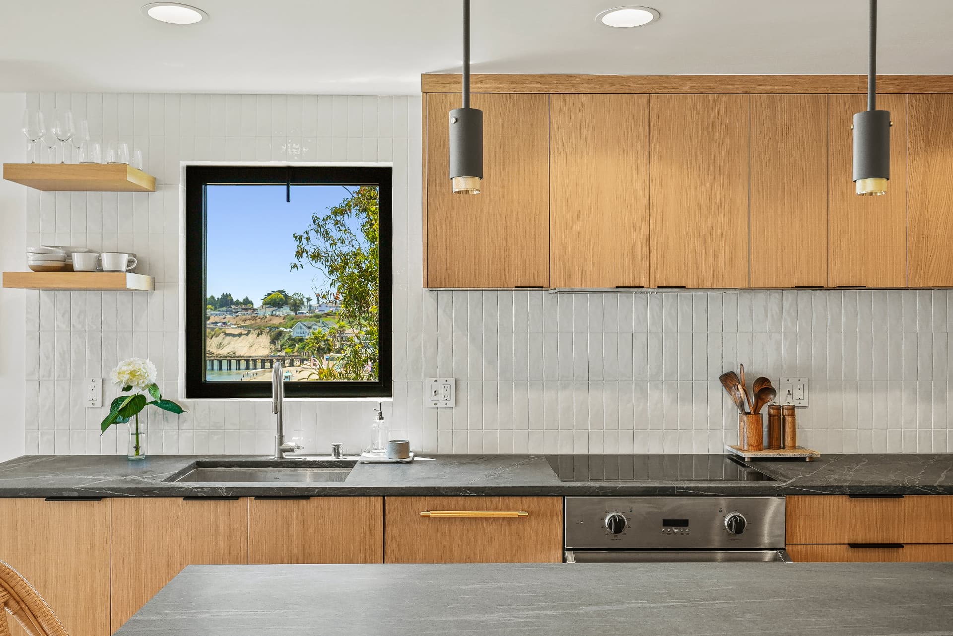 Full kitchen